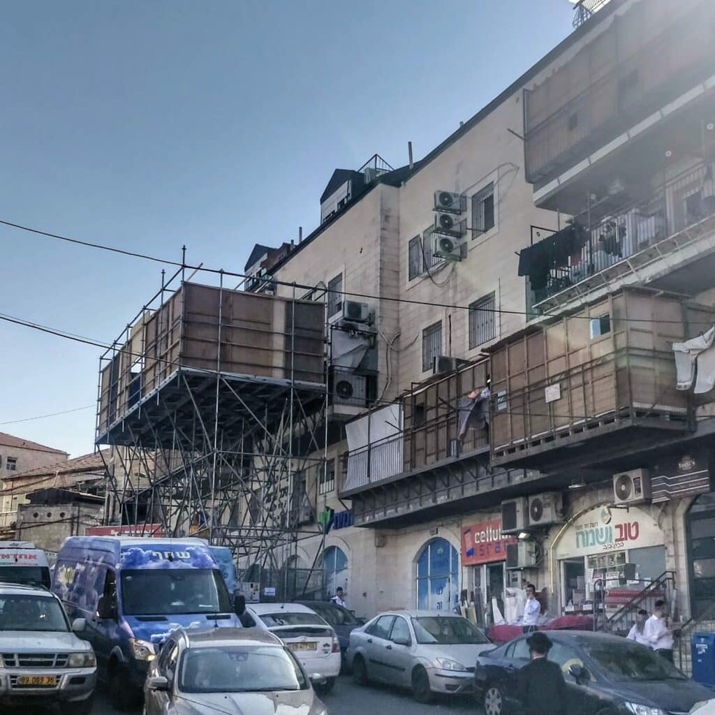 Sukkah Balcony requires a permit