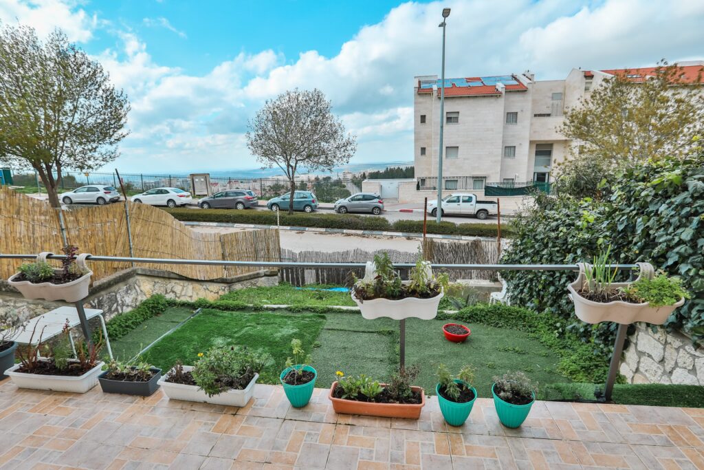 garden and street view